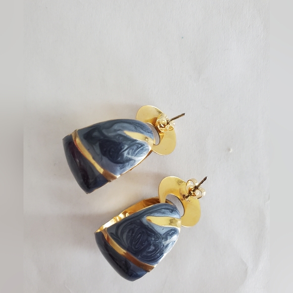 All 5 items - Picture 13 of 16